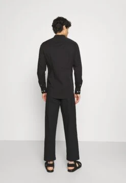 Pier One Muscle Fit Stand- Overhemd - Black 10 Pier One Muscle Fit Stand- Overhemd - Black -Herenkleding Winkel 0baebc4f5c6545e38aaa3b4f90cebbda