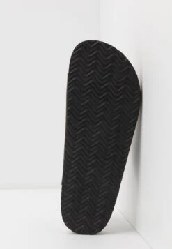 Pier One Unisex - Pantoffels - Brown 10 Pier One Unisex - Pantoffels - Brown -Herenkleding Winkel 23e143c048ee4fd8b5e22a3556ccfbfb