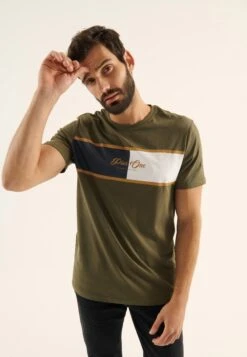 Pier One T-Shirt Print - Olive 11 Pier One T-Shirt Print - Olive -Herenkleding Winkel 278a926a56ad48acac192ff4bf9a75a3