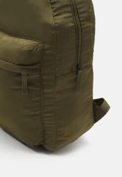 Pier One Travel Compact Backpack Foldable Unisex - Rugzak - Khaki -Herenkleding Winkel 4826ecaf1d37448cb8371124bf6b826a
