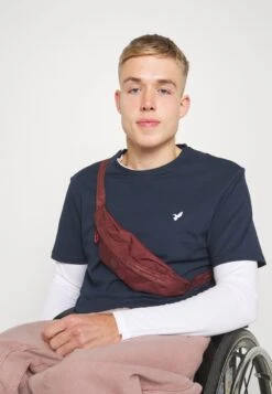 Pier One T-Shirt Basic - Dark Blue 15 Pier One T-Shirt Basic - Dark Blue -Herenkleding Winkel 48b2f9bddc484b27ad89910aff503822