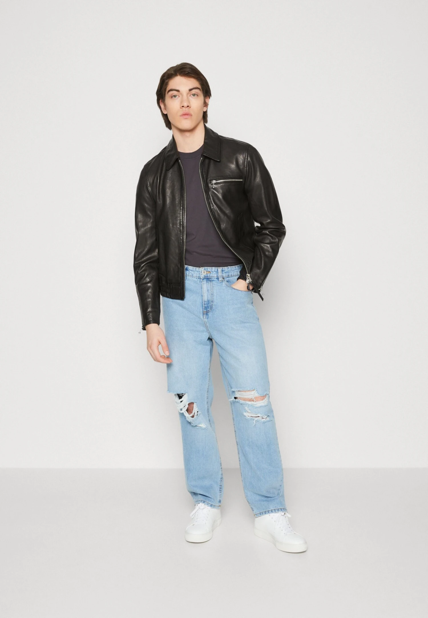 Pier One Distress On Knees - Relaxed Fit Jeans - Light Blue Denim 2 Pier One Distress On Knees - Relaxed Fit Jeans - Light Blue Denim - Afbeelding 2