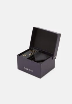 Pier One Set - Pochet - Black 14 Pier One Set - Pochet - Black -Herenkleding Winkel 694a847acb5d4452be025fc6f3dd0a29