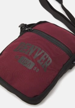 Pier One Schoudertas - Dark Red 7 Pier One Schoudertas - Dark Red -Herenkleding Winkel 8c9969e5df554a22979dabcecdbc3a48