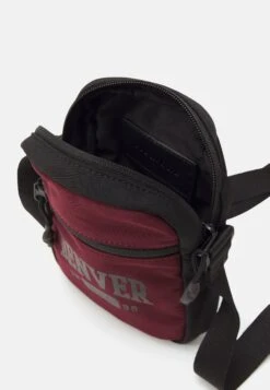 Pier One Schoudertas - Dark Red 6 Pier One Schoudertas - Dark Red -Herenkleding Winkel bdbcce6e2c2c40959a79faab831c30aa