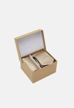 Pier One Set - Pochet - Beige 12 Pier One Set - Pochet - Beige -Herenkleding Winkel dae22eb1283541c98e7012d1c86f16c1