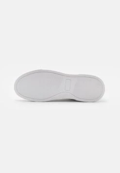 Pier One Unisex - Sneakers Laag - White 10 Pier One Unisex - Sneakers Laag - White -Herenkleding Winkel e2a5a64afecd4f079860774a1a970a80