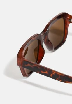 Pier One Unisex - Zonnebril - Black -Herenkleding Winkel faad10b8a5a2445f865f09b5d12427d1